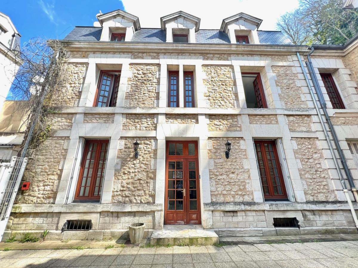 Apartment Le Descartes, A 50m De La Gare Fibre/tv Connecte